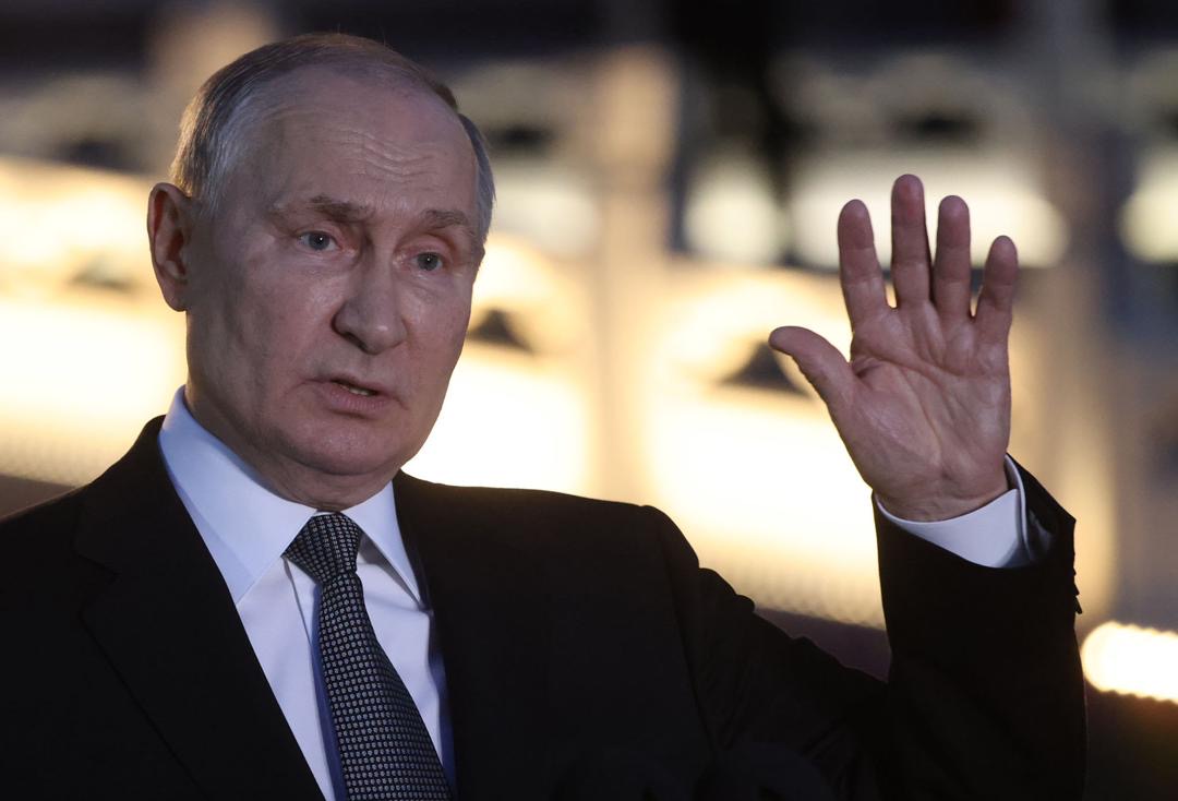 Vladimir Putin's Gesture Silences Talkative Host During National Anthem.