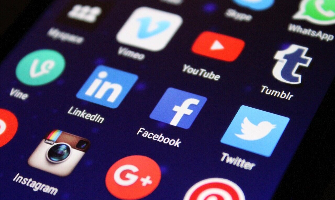Malaysia Bars Under-16s From Signing Up On Social Media