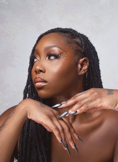 “I Want to Connect More Deeply” — Ria Boss on Adding French to Her Music