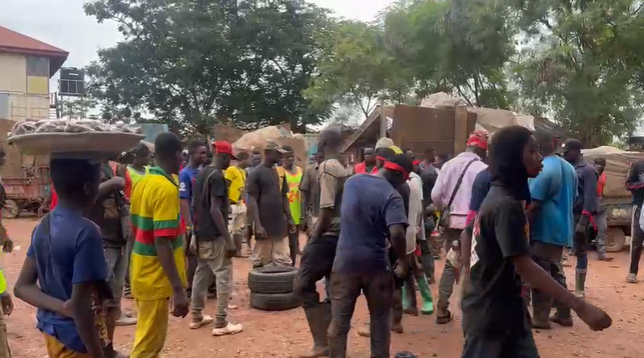 Tricycle Operators  Stage Protest At Oti Landfill Site Over Challenges