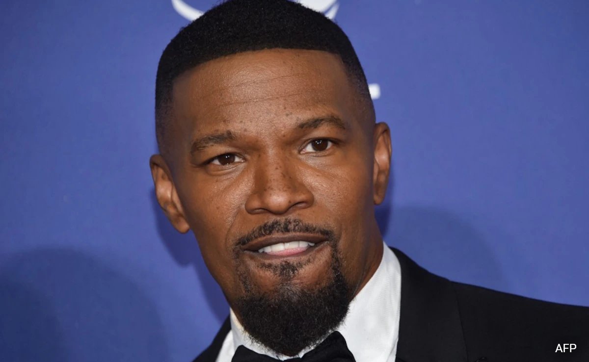  Jamie Foxx Emotional And Humorous As He Accepts Vanguard Award, Reflects On Health Scare 