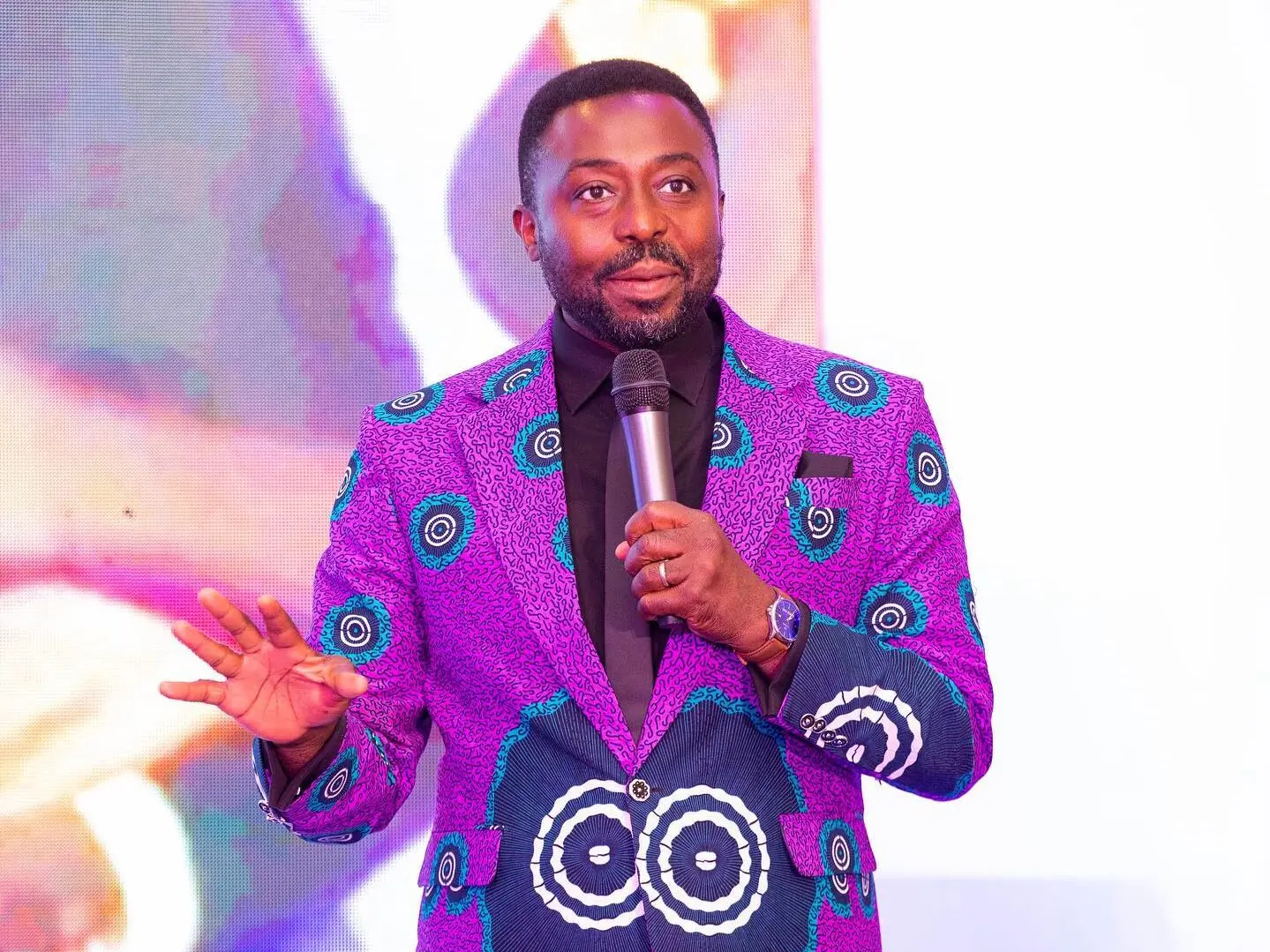 STOP UMMING: Why Silence Is A Speaker’s Best Tool - Kafui Dey Writes