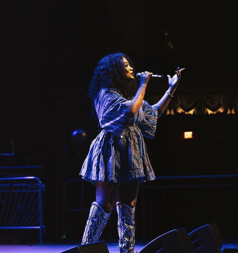 Efya Reveals Baby Bump While Joining Sarkodie on Stage at Rapperholic UK
