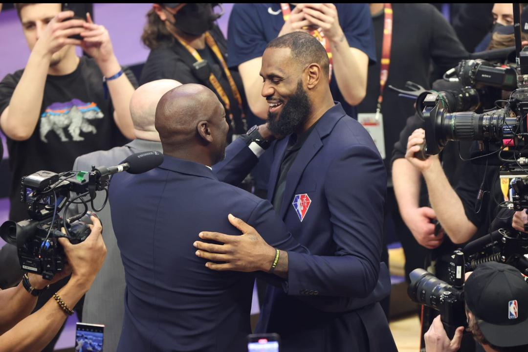 Michael Jordan edges out LeBron James as NBA's Greatest of All Time(00)