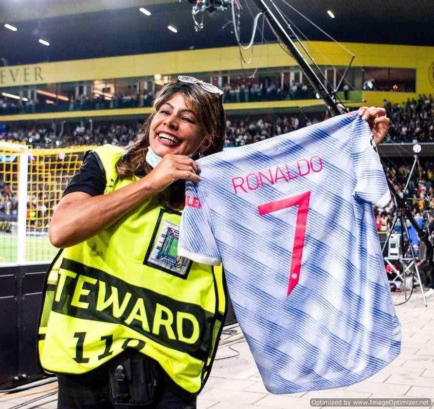 Ronaldo gifts Manchester United Jersey To Young Boys Steward As An Apology